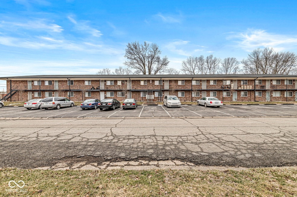10301 Medallion Dr unit 206, Indianapolis, IN 46231 - photo 1