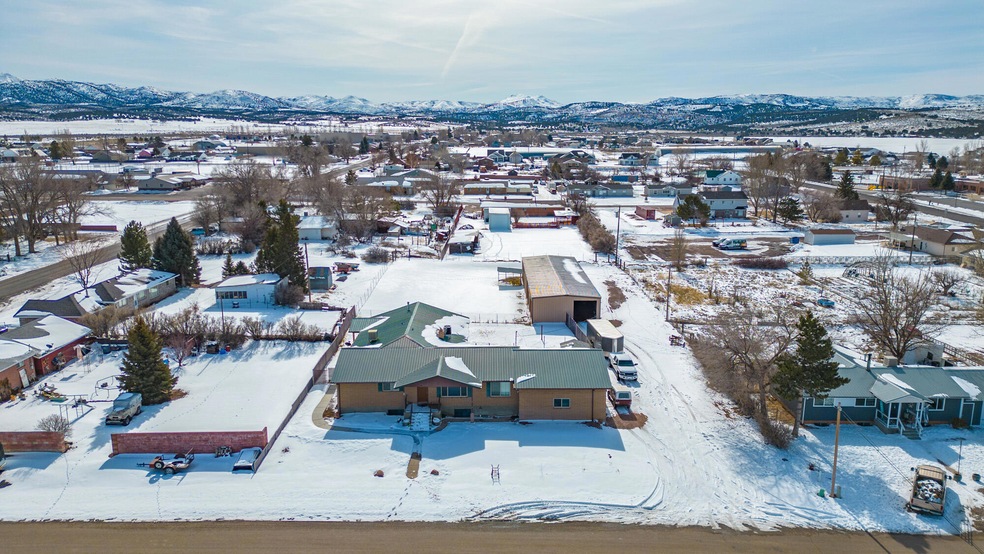 Large home and lot in Enterprise