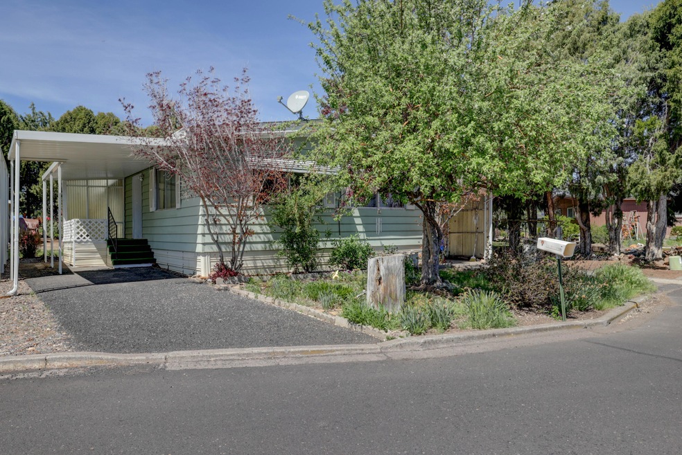 2633 SW Obsidian Ave #9-1