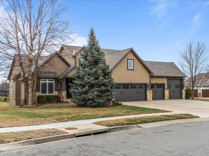 Pending $800,000 • Co-Listing Agent