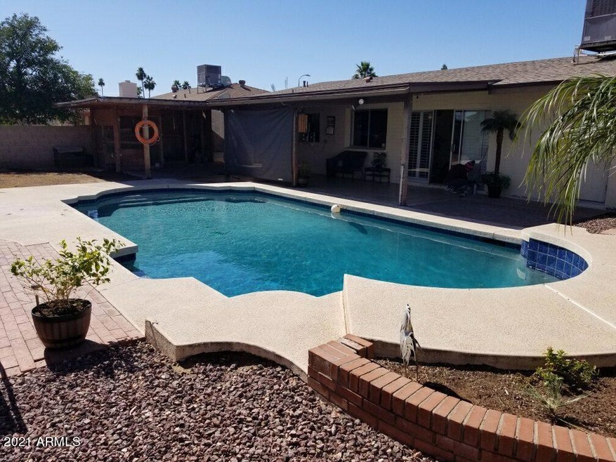 8325 N 47th Dr - Pool Pic - Valdivia.