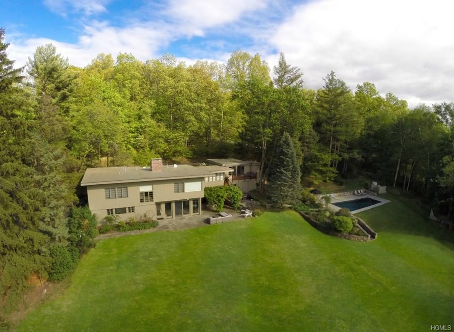 2059 Quaker Ridge Rd, Croton On Hudson, NY 10520 - photo 1