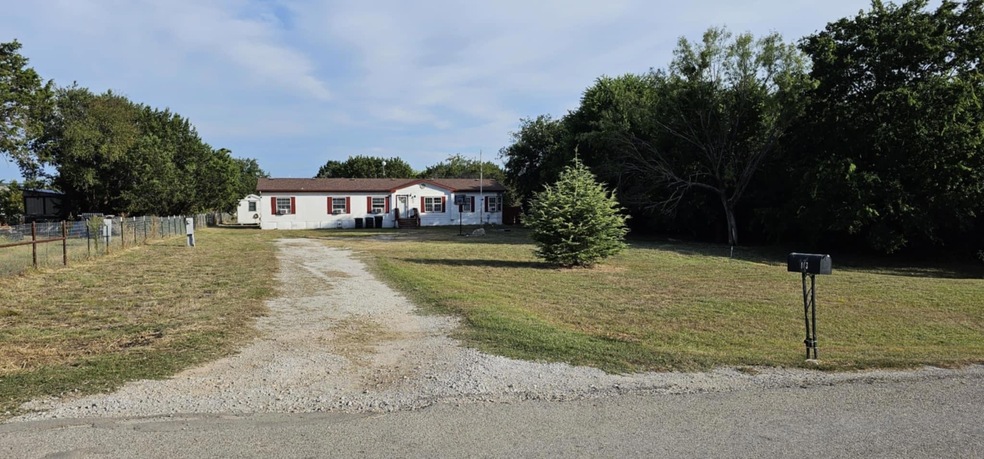 113 Opal Dr, Weatherford, TX 76087 - photo 1