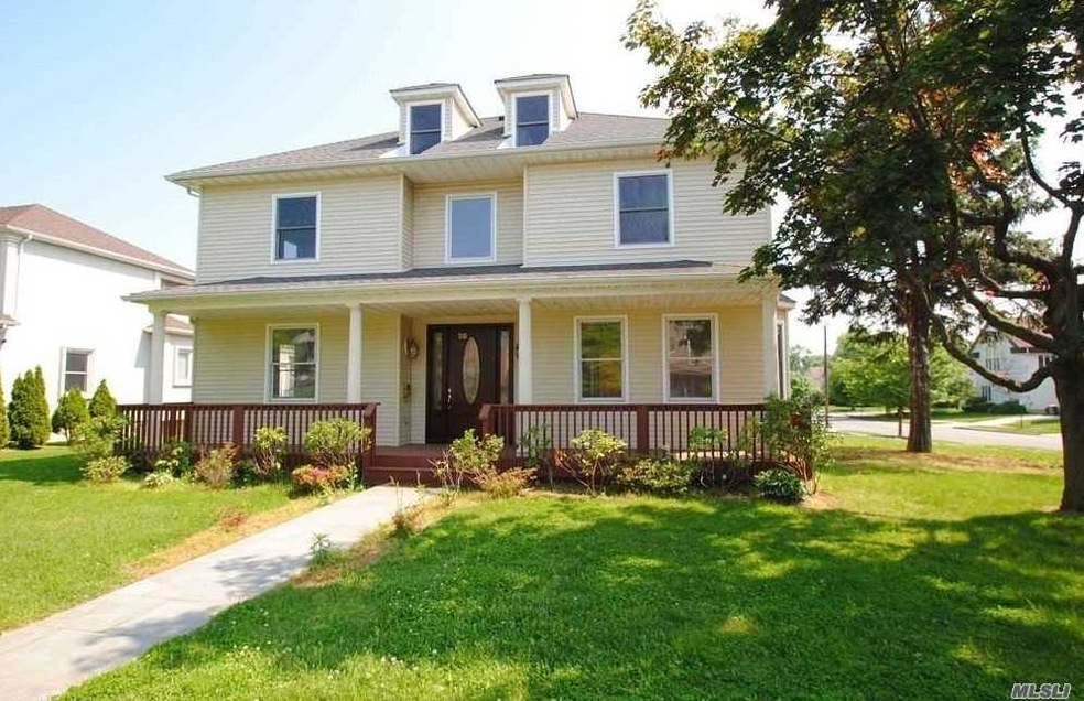 26 Hicks Ln, Great Neck, NY 11024 - photo 1