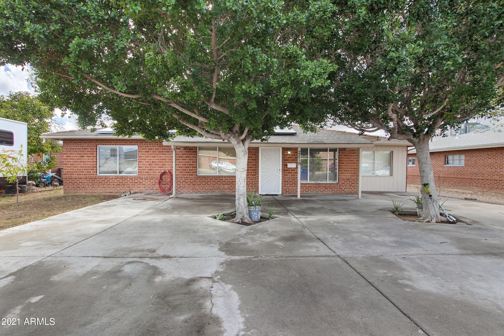2219 E Devonshire Ave-1