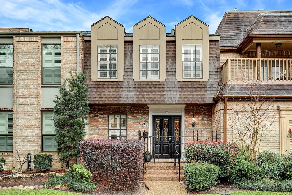 9621 Doliver Dr, Houston, TX 77063 - photo 1