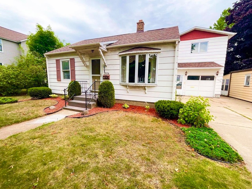 1908 15th Ave, Menominee, MI 49858 - photo 1