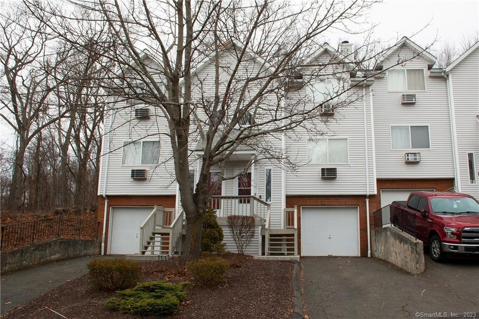 925 Oronoke Rd unit 23B, Waterbury, CT 06708 - photo 1