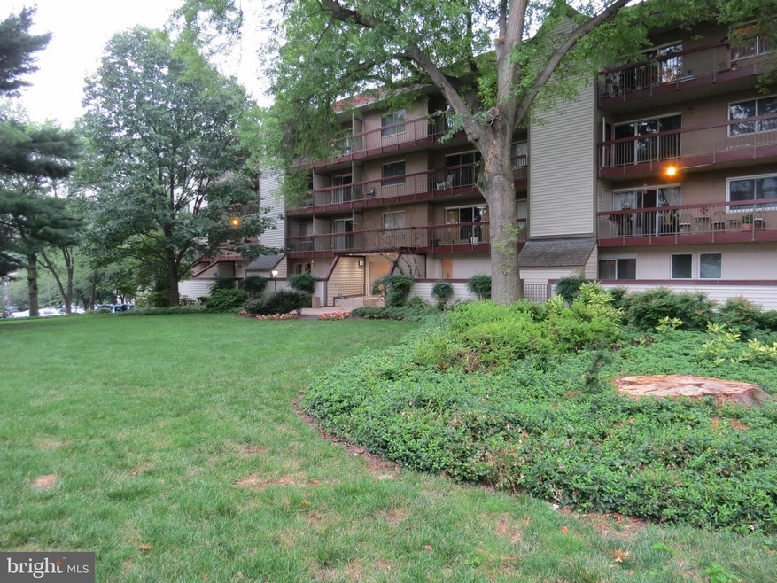 10300 Westlake Dr, Bethesda, MD 20817 - photo 1