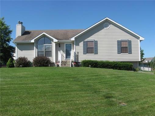 1000 Cedar Ct, Raymore, MO 64083 - photo 1