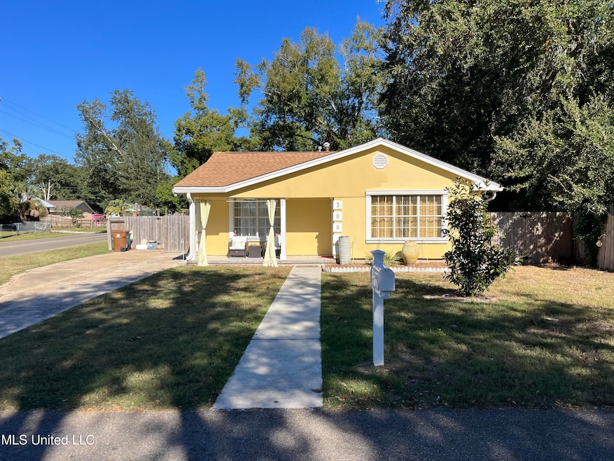 300 E 3rd St, Long Beach, MS 39560 - photo 1