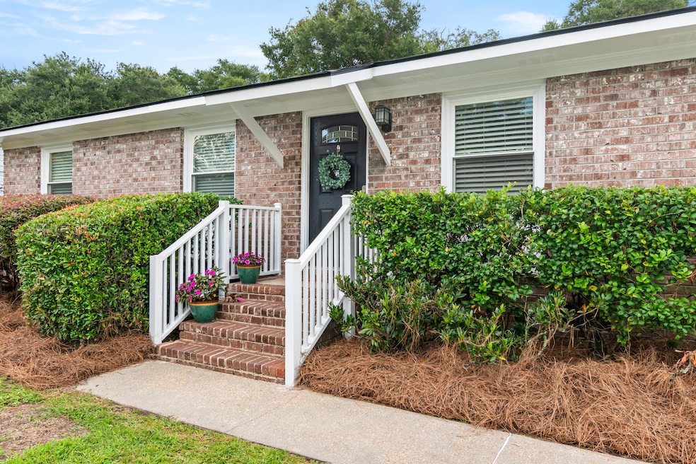 1547 Seacroft Rd, Charleston, SC 29412 - photo 1