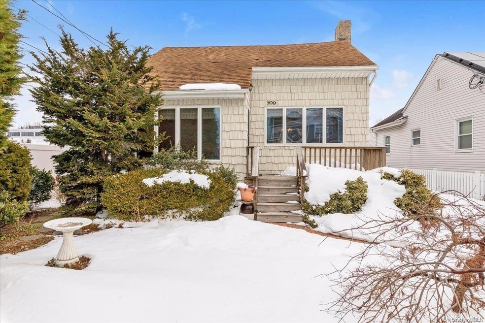 709 Sunrise Ave, Bellmore, NY 11710 - photo 1