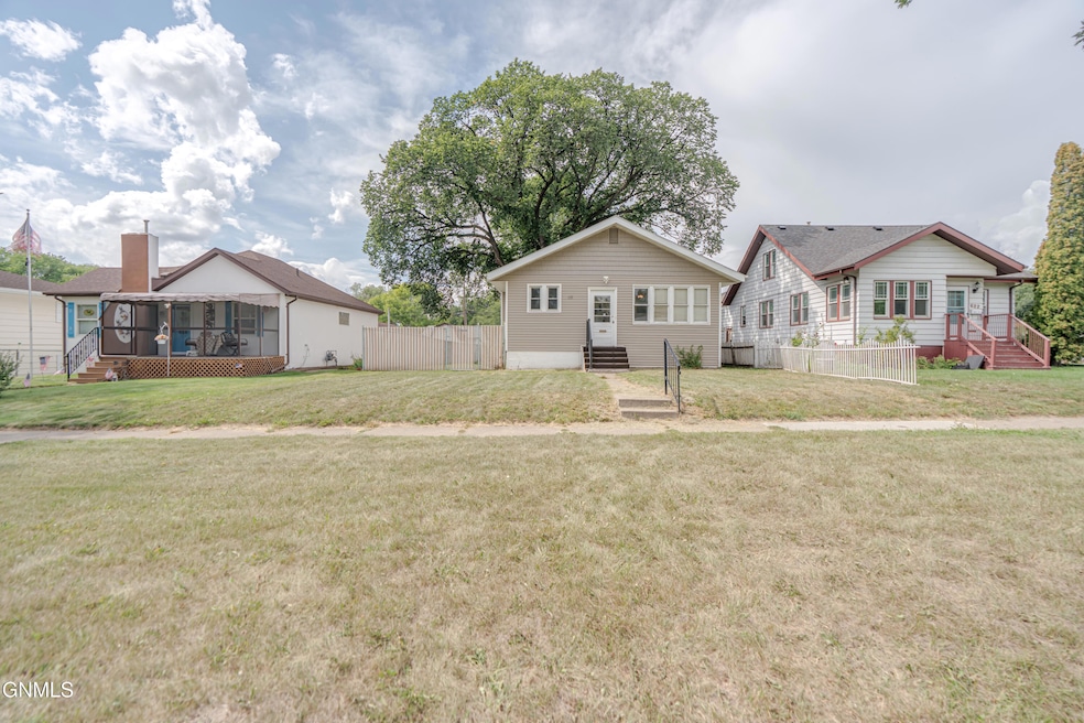 618 N 12th St, Bismarck, ND 58501 - photo 1