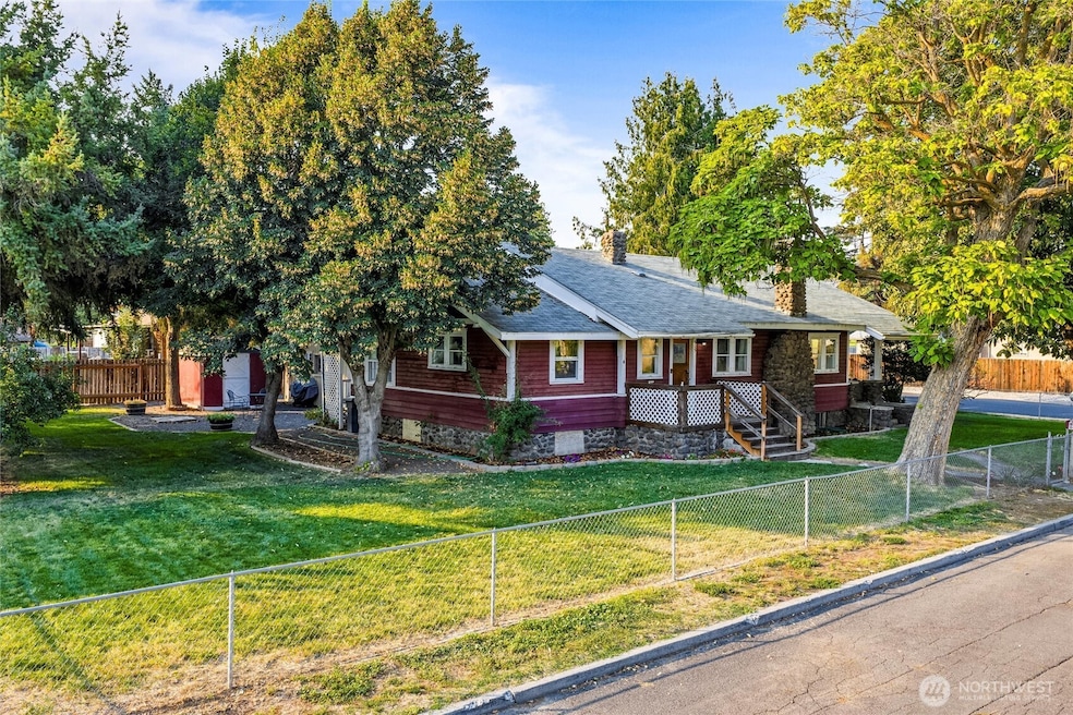 505 D St SW, Ephrata, WA 98823 - photo 1