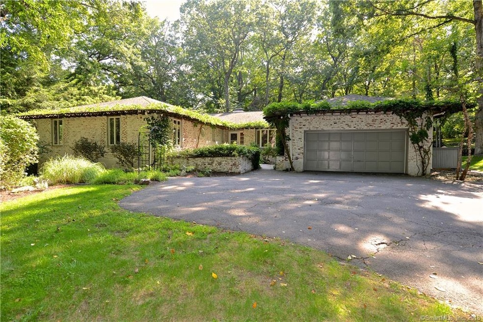 112 Bentwood Dr, Stamford, CT 06903 - photo 1