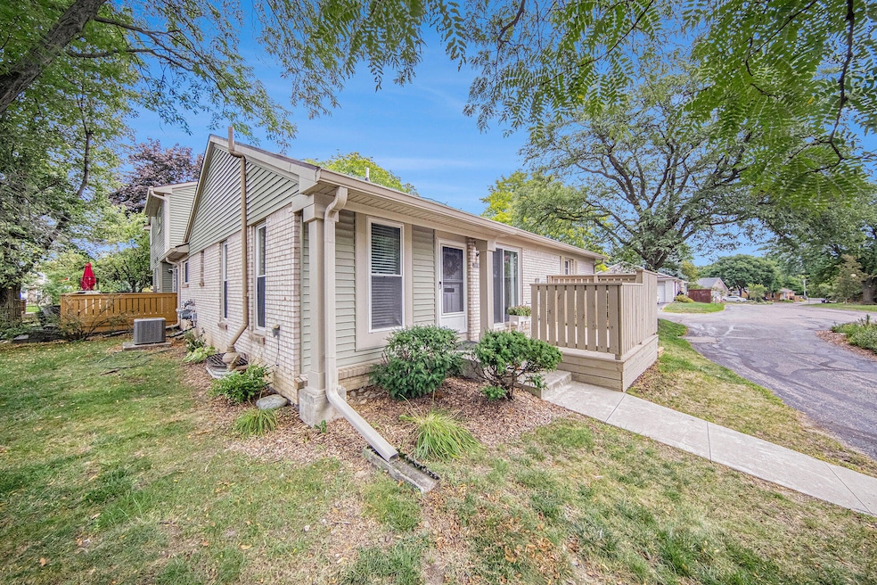 2918 Whittier Ct, Ann Arbor, MI 48104 - photo 1