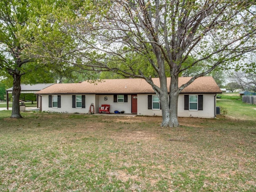 412 Buchanan Rd, Decatur, TX 76234 - photo 1