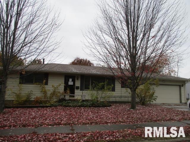 2001 Westgate Dr, Pekin, IL 61554 - photo 1