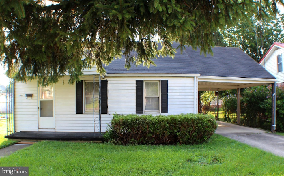 307 N Elm St, Moorefield, WV 26836 - photo 1