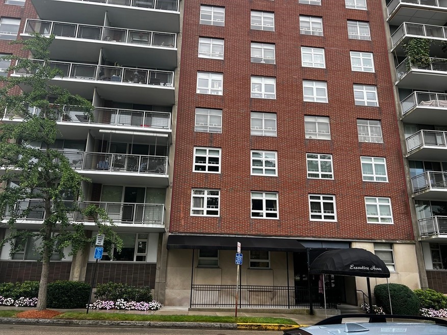 Executive House unit 302, Worcester, MA 01609 - photo 1