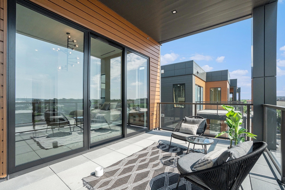 159 S River Ave unit 504, Holland, MI 49423 - photo 1