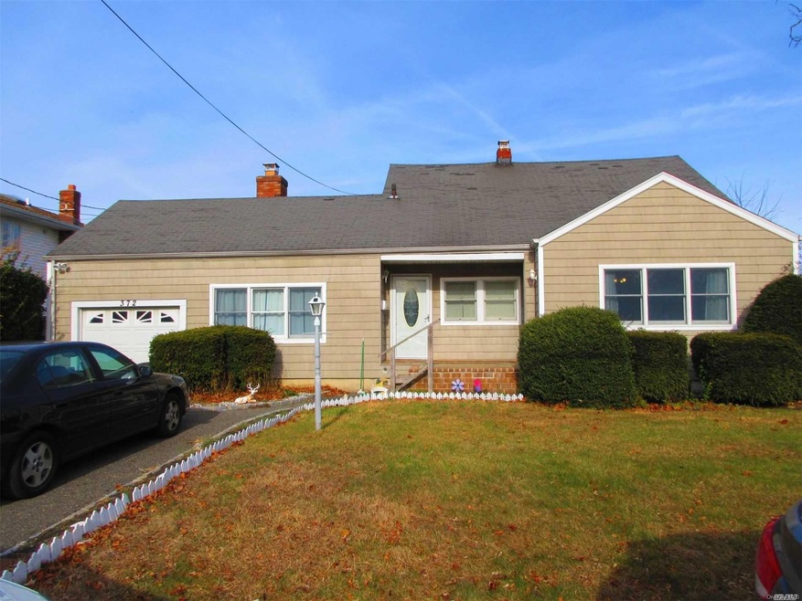 372 31st St, Lindenhurst, NY 11757 - photo 1
