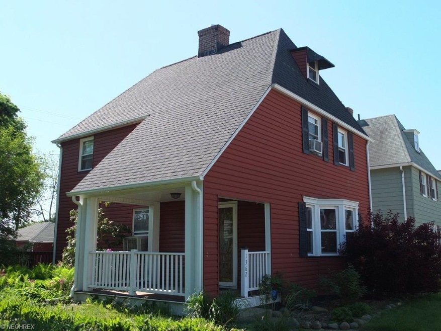 Charming 3 bedroom, 2 full bath home on a double l