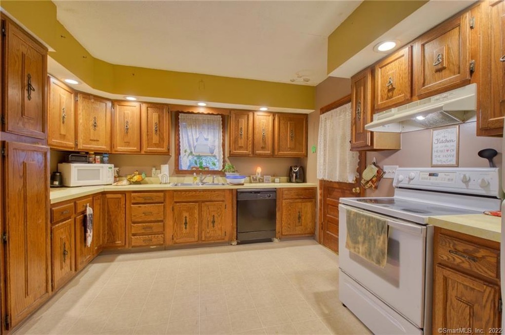 20 Centerfield St, Manchester, CT 06042 - photo 1