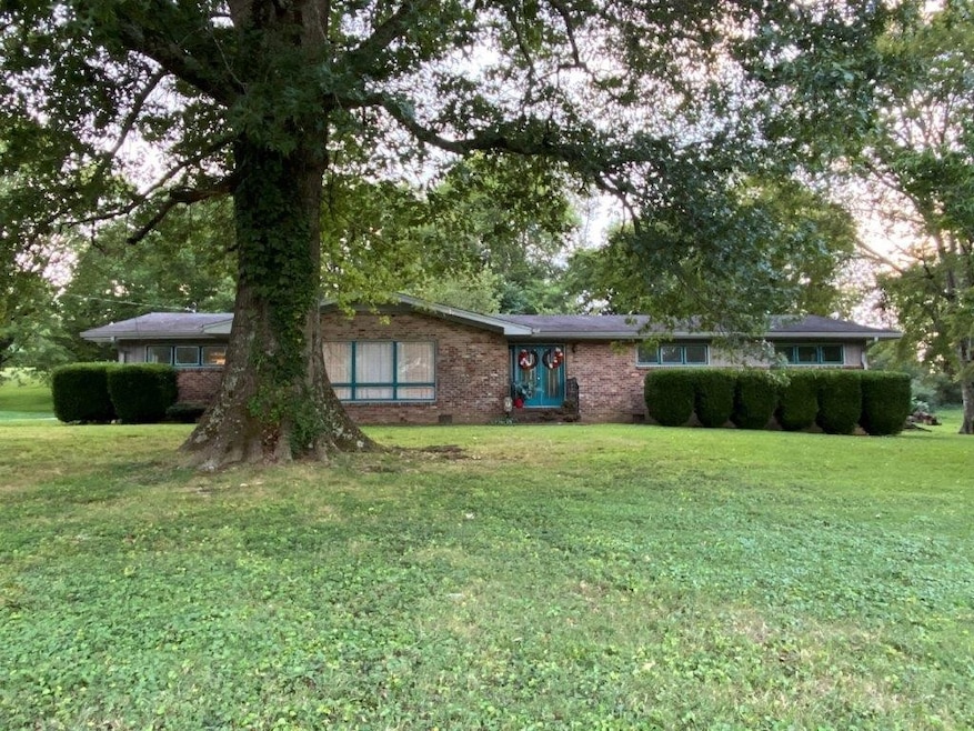 724 Kingree Rd, Shelbyville, TN 37160 - photo 1