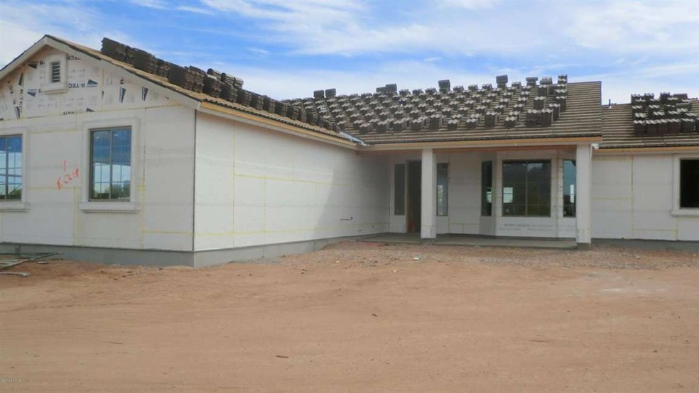 4 BED, 2 BATH, 2311 SQFT, 1.7 ACRE LOT