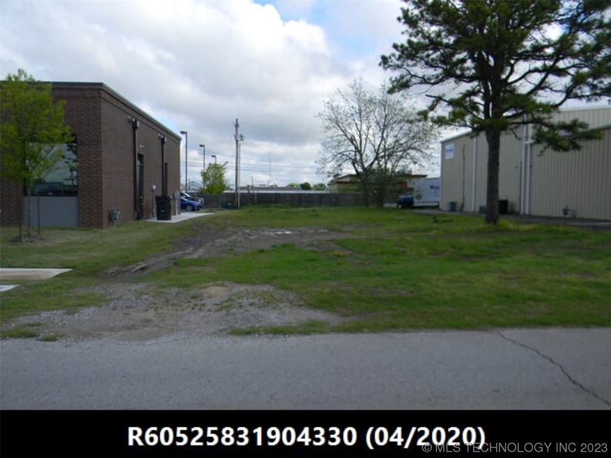 Excellent commercial lot in high traffic area of J