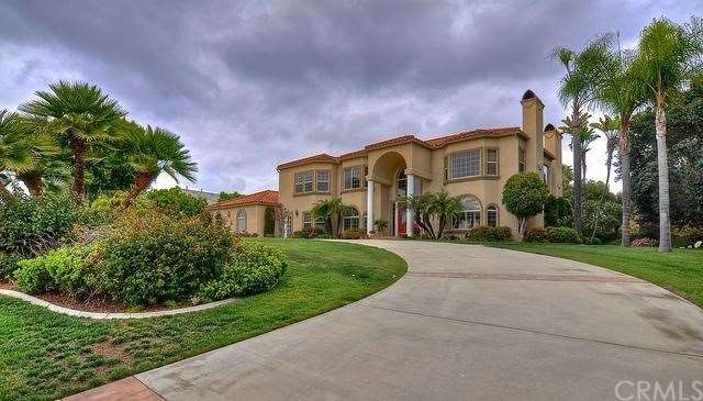Amazing custom home will impress your guests sitti