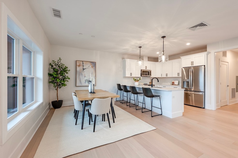 62 Foundry St unit 202, Wakefield, MA 01880 - photo 1