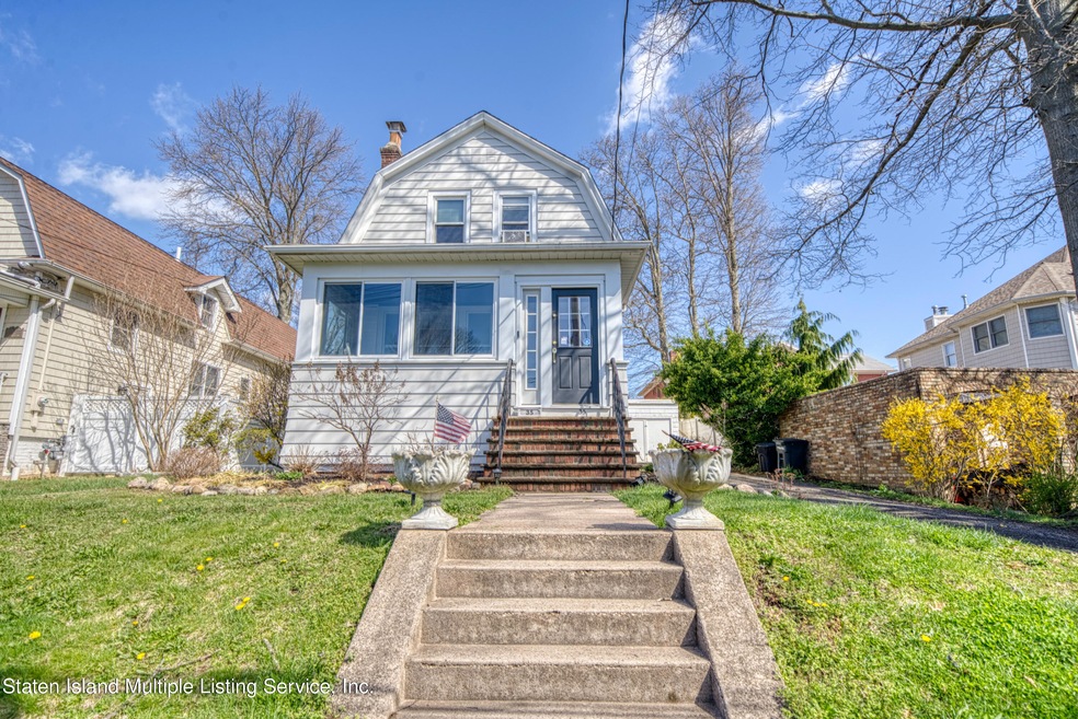 Welcome to 35 Outerbridge Avenue!