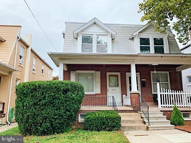 713 Crescent Ave, Reading, PA 19605 - photo 1