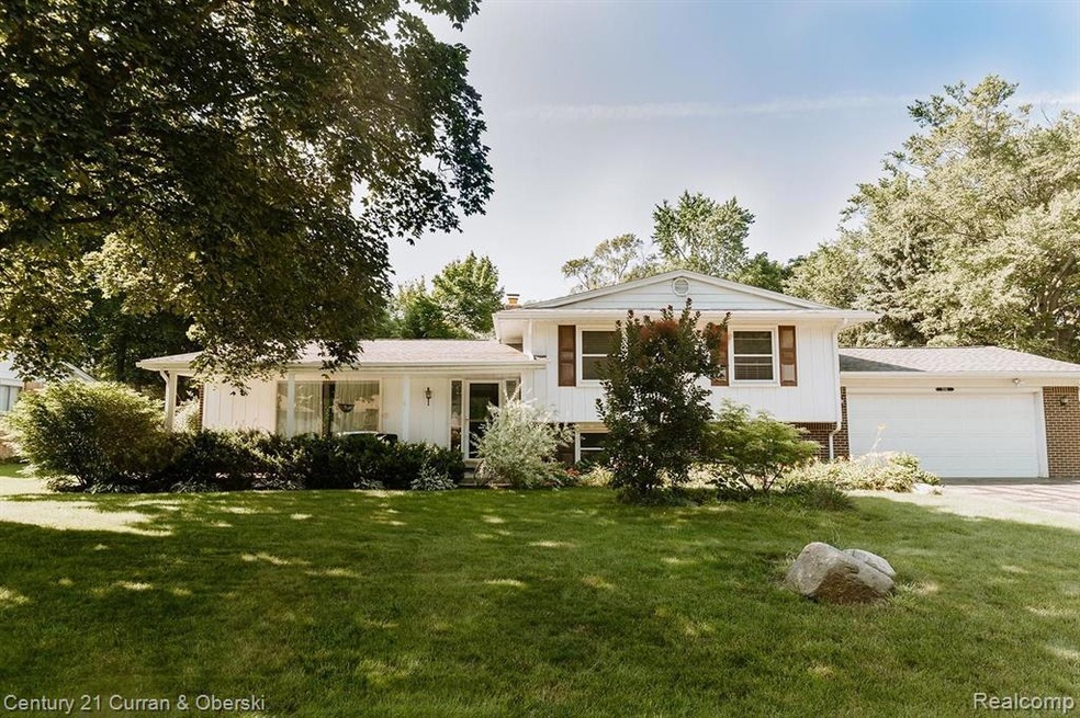 5591 Wild Ridge Ln, West Bloomfield, MI 48322 - photo 1