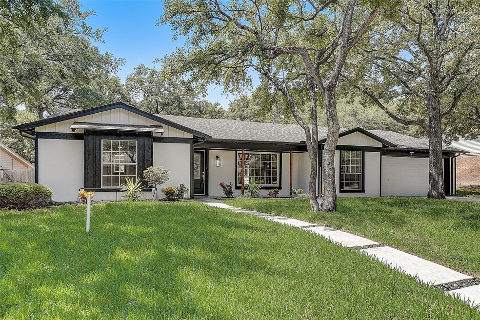 700 Kentwood Cir, Bedford, TX 76021 - photo 1