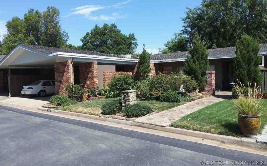 2125 E 60th Court