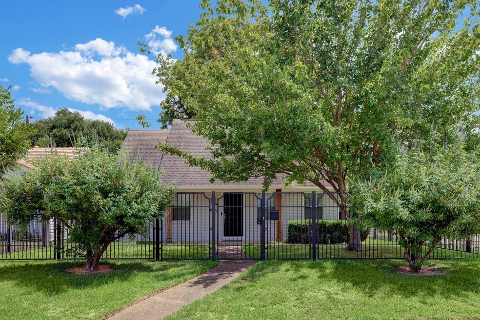 4802 Moore St, Houston, TX 77009 - photo 1
