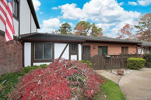 603 Blue Ridge Dr, Medford, NY 11763 - photo 1