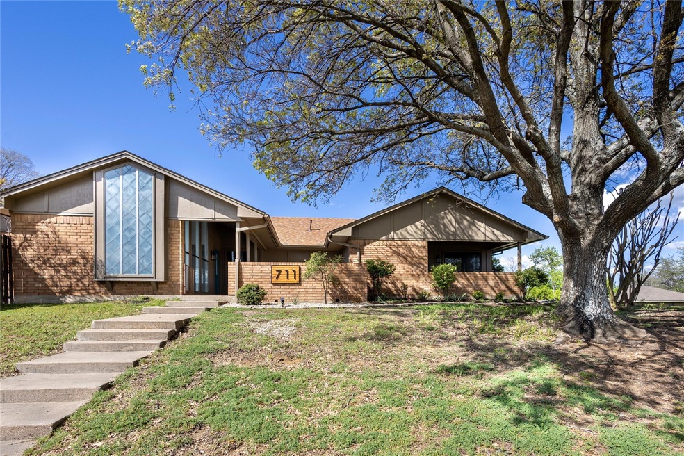 711 E Park Ave, Weatherford, TX 76086 - photo 1