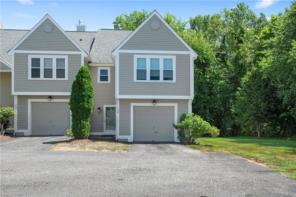 704 Brookhaven Ln unit 704, Woonsocket, RI 02895 - photo 1