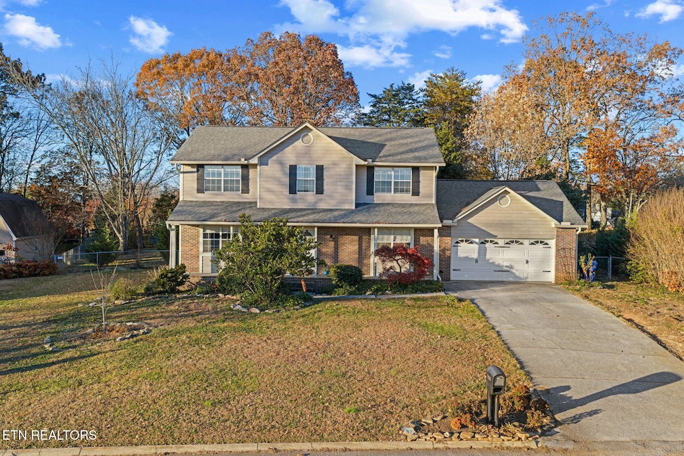 1120 Buxton Dr, Knoxville, TN 37922 - photo 1