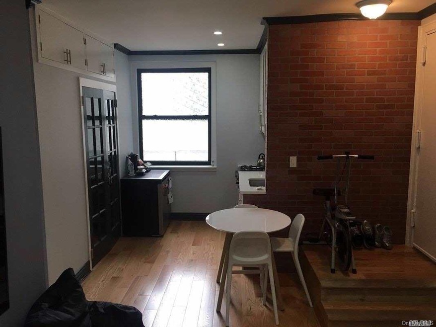 21-27 33rd St unit 1F, Astoria, NY 11105 - photo 1