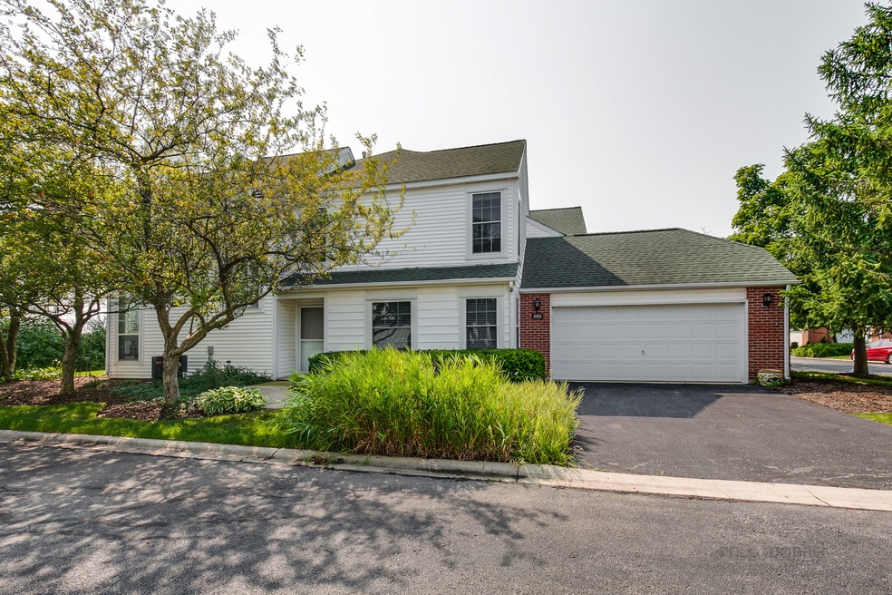 153 Welwyn Ct unit 18E, Lake Bluff, IL 60044 - photo 1