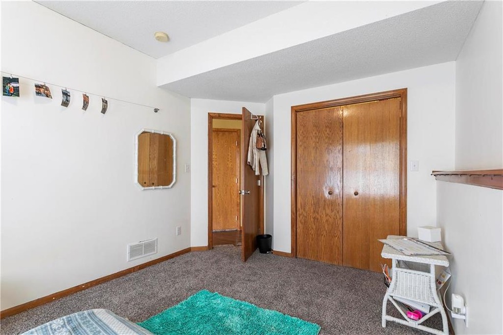 518 Forrest View Ct, Raymore, MO 64083 - photo 1