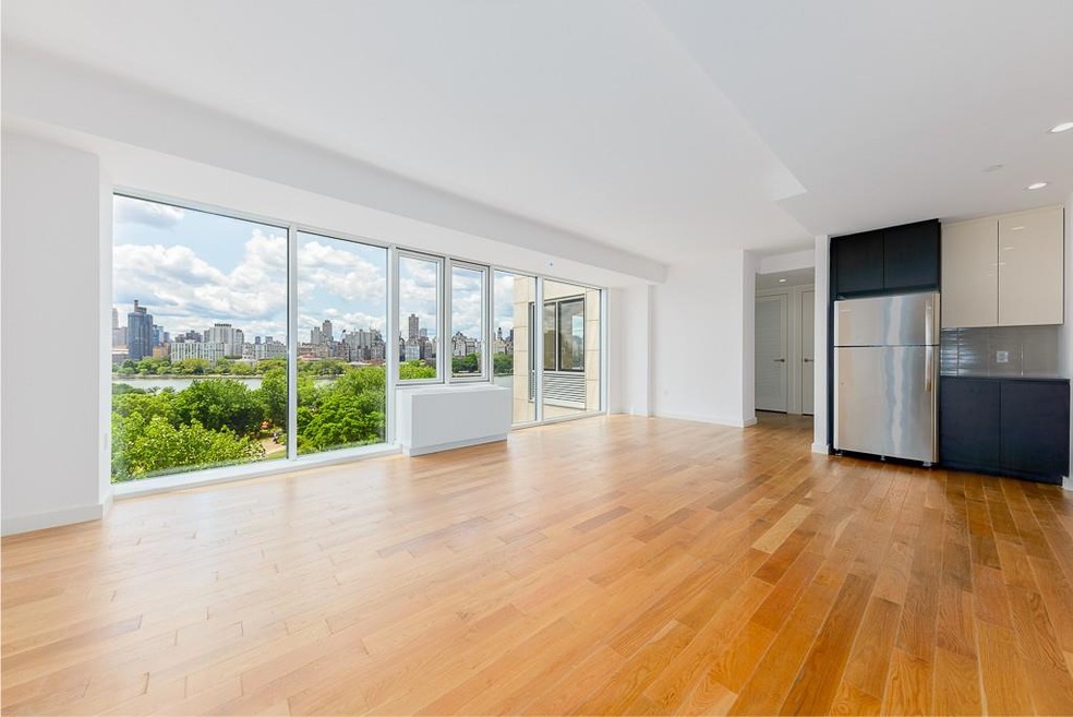 31-43 Vernon Blvd unit 810, Long Island City, NY 11106 - photo 1