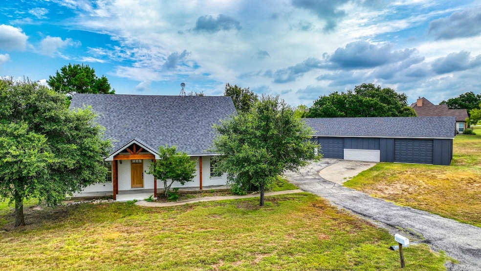 171 Eagle Pass Ln, Weatherford, TX 76087 - photo 1