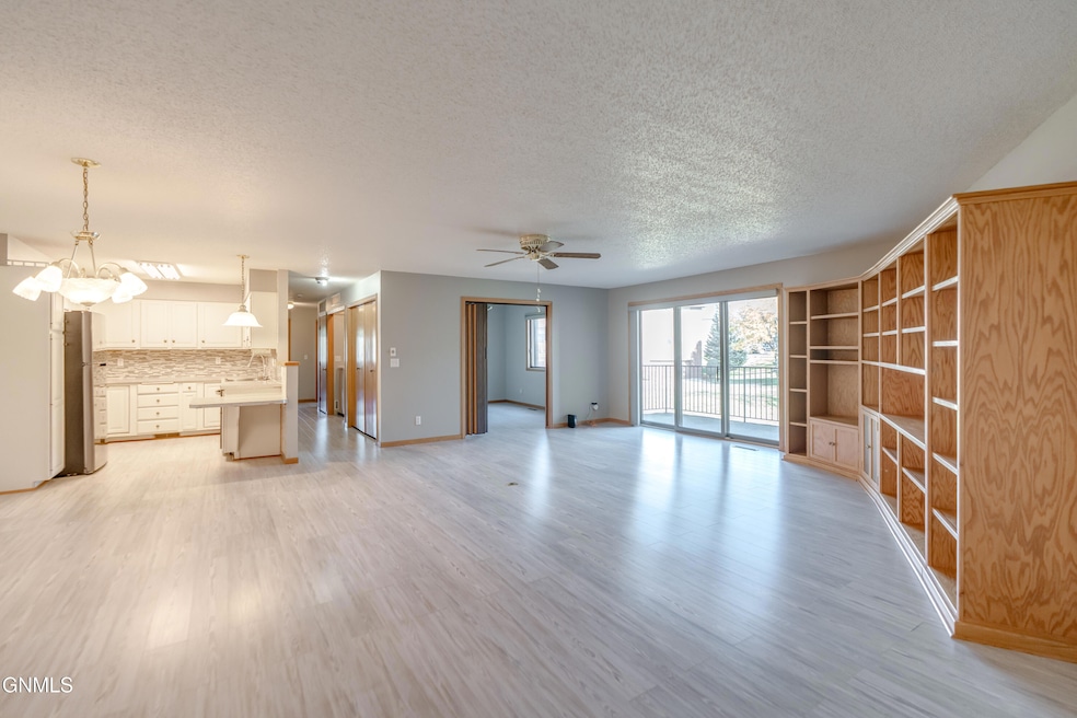 3305 Montreal St unit 202, Bismarck, ND 58503 - photo 1